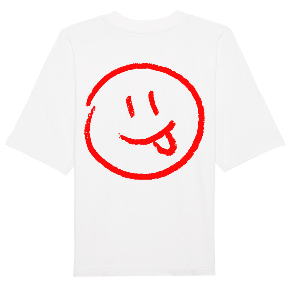 Das Premium Oversize Blast "Smiley" Shirt von MarketPrint ist ein weißes, lässiges Bio-Baumwoll-T-Shirt mit großem roten Smiley auf dem Rücken, der die Zunge herausstreckt und Augen aus zwei vertikalen Linien zeigt.