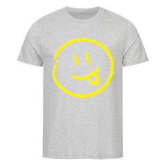 Das MarketPrint Premium Shirt "Smiley" ist ein hellgraues Unisex-T-Shirt aus weicher Bio-Baumwolle, das auf der Vorderseite ein großes gelbes Smiley-Gesicht mit herausgestreckter Zunge zeigt.