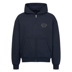 Der Oversized Zipper Hoodie "Schlagring" von MarketPrint ist schwarz, aus 100% Baumwolle, mit einem übergroßen Schnitt, Fronttasche, kleiner Schlagring-Brustgrafik, Kapuze und gerippten Bündchen und Saum.