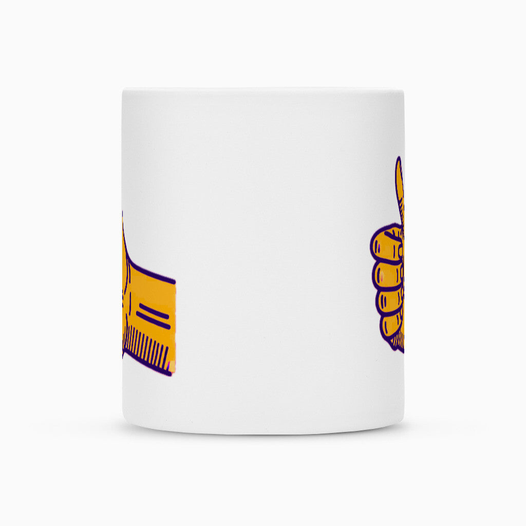 Die weiße Tasse "Daum hoch" von MarketPrint mit Duraglaze-Beschichtung zeigt eine gelbe Hand: links Daumen runter, rechts Daumen hoch - perfekt als langlebige Sublimationstasse für individuelle Designs.