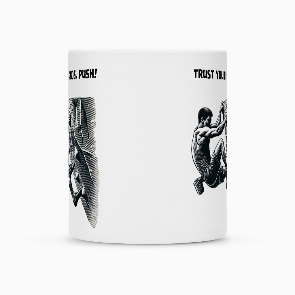 Die Tasse "Bouldern" von MarketPrint ist eine weiße Keramiktasse mit schwarz-weißen Felskletterillustrationen und motivierendem Text auf beiden Seiten. Die langlebige Duraglaze-Beschichtung sorgt für dauerhafte Qualität und lebendiges Design.