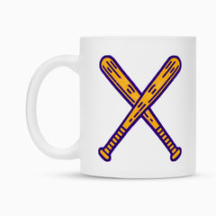 Die Tasse "Baseball" von Infinity Merch ist eine weiße Keramiktasse mit Duraglaze-Beschichtung, verziert mit zwei gelben Baseballschlägern im blauen Rand. Eine einzigartige Sublimationstasse - ideal für Sportfans und Sammler.