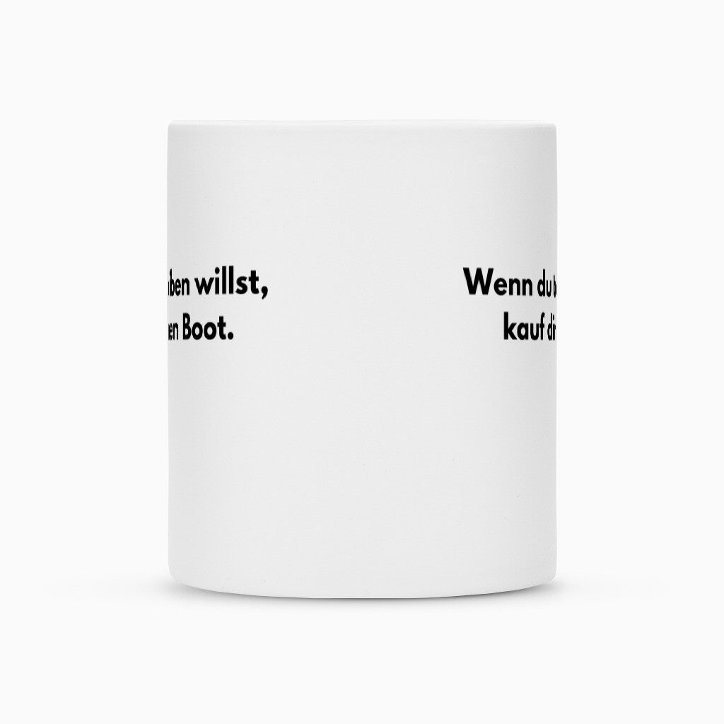 Die abgebildete weiße Tasse "Treiben" von Infinity Merch mit Duraglaze-Beschichtung zeigt teilweise lesbaren schwarzen deutschen Text auf beiden Seiten. Der restliche Text ist aus diesem Blickwinkel nicht vollständig sichtbar.