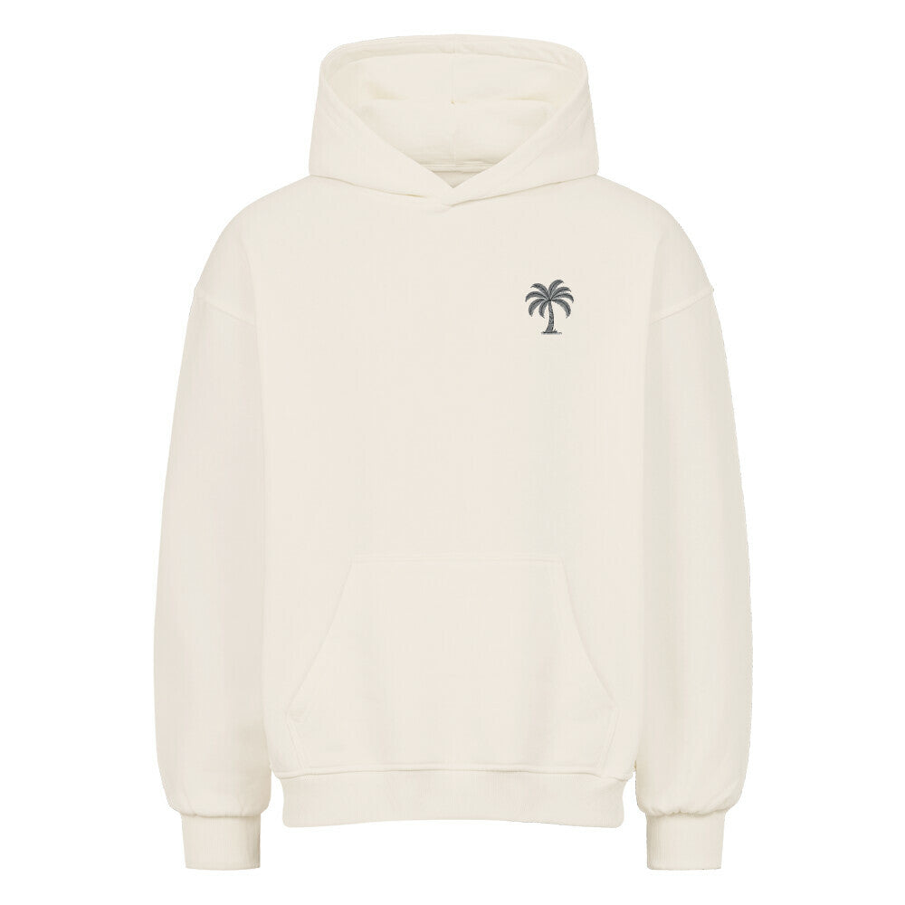Der Oversized Hoodie "Strand" von Infinity Merch ist ein hochwertiger weißer Baumwoll-Kapuzenpullover mit einer Fronttasche, gerippten Bündchen und Saum sowie einer kleinen schwarzen Palmengrafik auf der linken Brust.