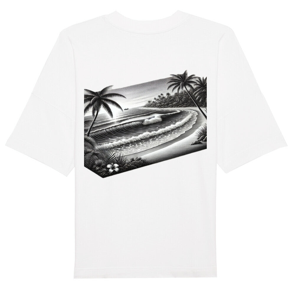 Das Premium Oversize Blast "Strand" T-Shirt von Infinity Merch besteht aus weißer Bio-Baumwolle und zeigt eine schwarz-weiße Illustration mit tropischem Strand, Palmen, Wellen und Surfer - perfekt für entspannte Tage.