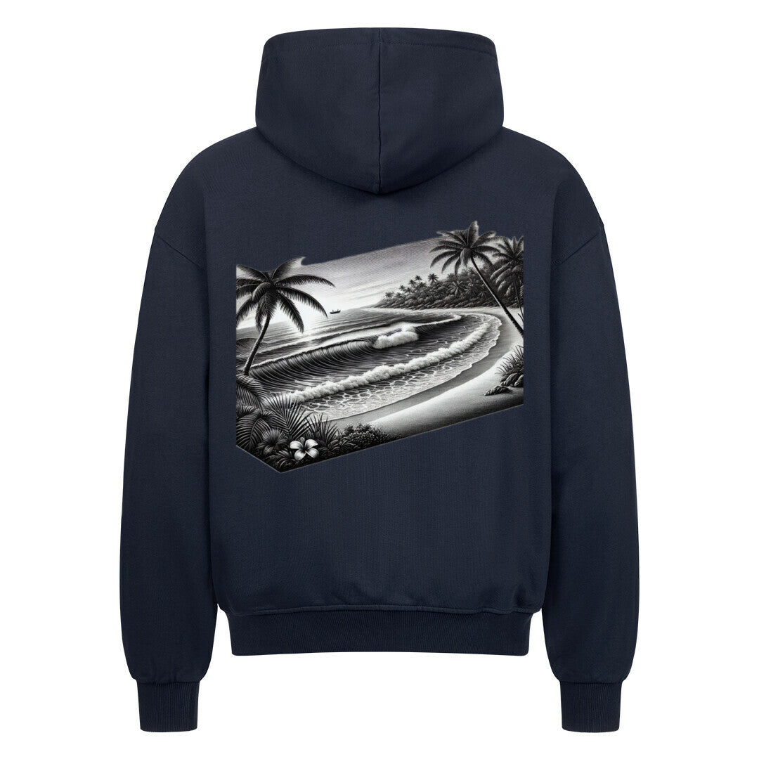 Der Oversized Zipper Hoodie "Strand" von Infinity Merch in navy ist von hinten abgebildet und zeigt eine schwarz-weiße tropische Strandgrafik mit Palmen, Wellen und einem Surfer. Hergestellt aus 100% Baumwolle für Komfort.