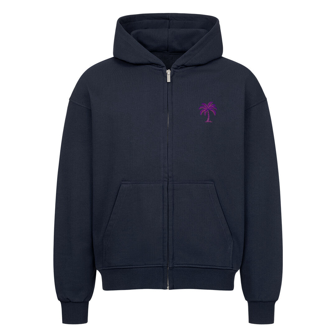 Der Infinity Merch Oversized Zipper Hoodie "Strand" ist ein dunkelblauer Hoodie aus 100% Baumwolle mit übergroßer Passform, Kapuze, Vordertaschen und einer kleinen lila Palme auf der linken Brust, abgebildet auf weißem Hintergrund.