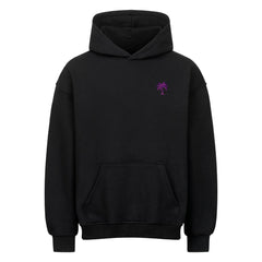 Der Infinity Merch Oversized Hoodie "Strand" ist ein schwarzer Hoodie mit einer Fronttasche und einer kleinen lila Palmengrafik auf der linken Brust.