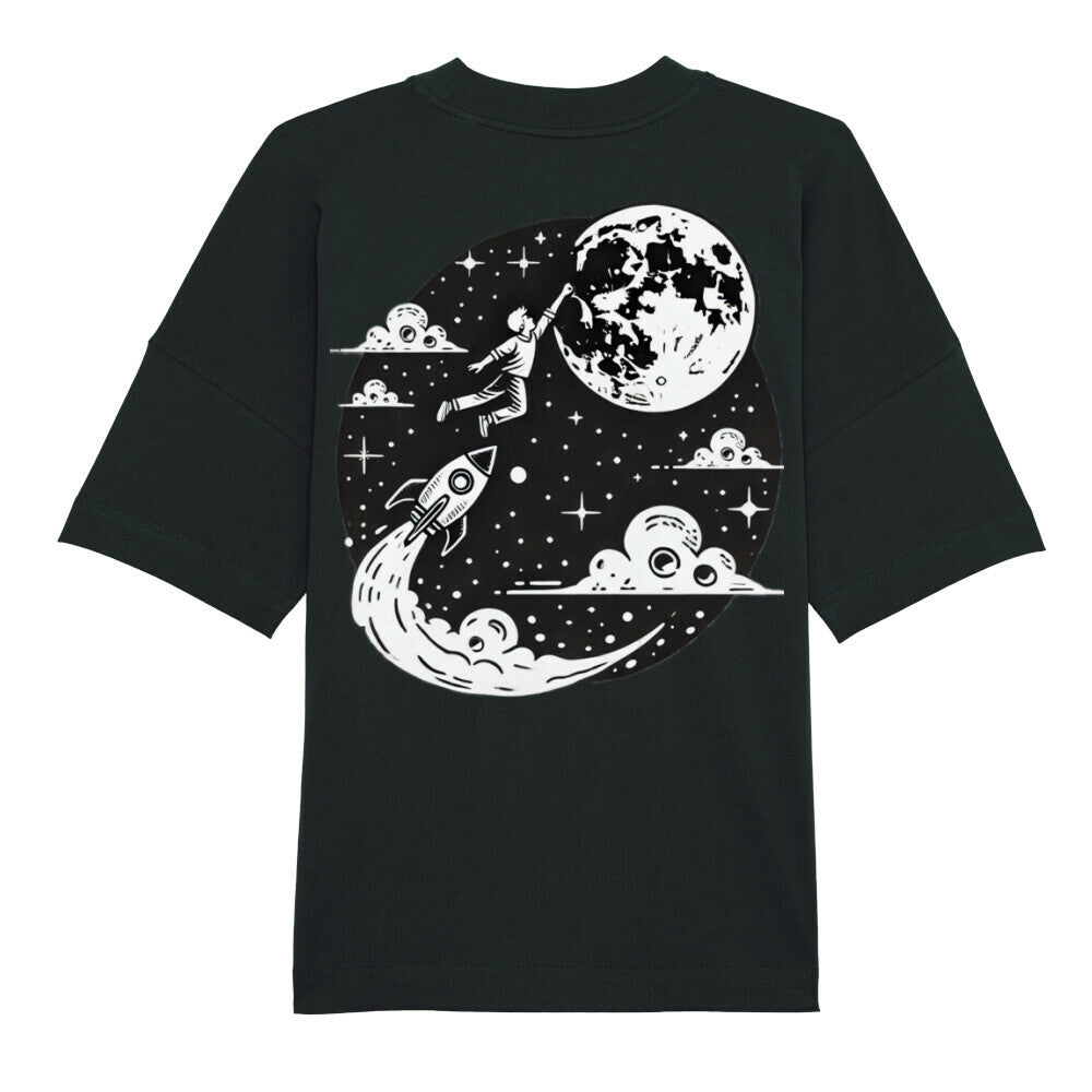 Das Infinity Merch Premium Oversize Blast "Astronaut-Mond" T-Shirt begeistert in Schwarz mit verspieltem Astronauten-, Mond- und Raketen-Print im Schwarz-Weiß-Stil. Aus Bio-Baumwolle für hohen Tragekomfort gefertigt.