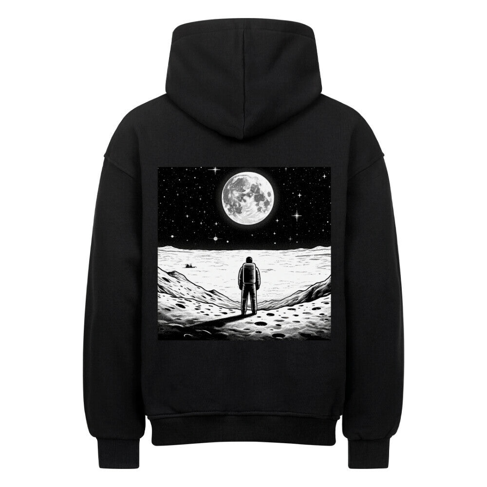 Der Oversized Hoodie "Erde-Mond" von Infinity Merch zeigt eine Rückengrafik einer Figur auf dem Mond unter einem Sternenhimmel und Vollmond und bietet mit seiner übergroßen Passform Komfort und Stil.