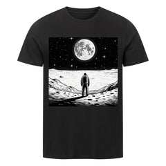 Das Premium Shirt "Erde-Mond" von Infinity Merch ist ein schwarzes Unisex-T-Shirt aus weicher Bio-Baumwolle, das einen Astronauten auf felsigem Terrain zeigt, der einen detailreichen Vollmond am Sternenhimmel betrachtet.